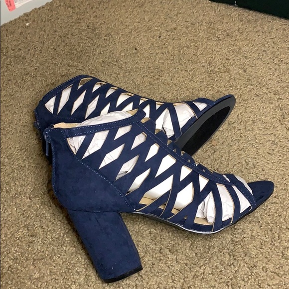 Shoes - Picture 4 of 4